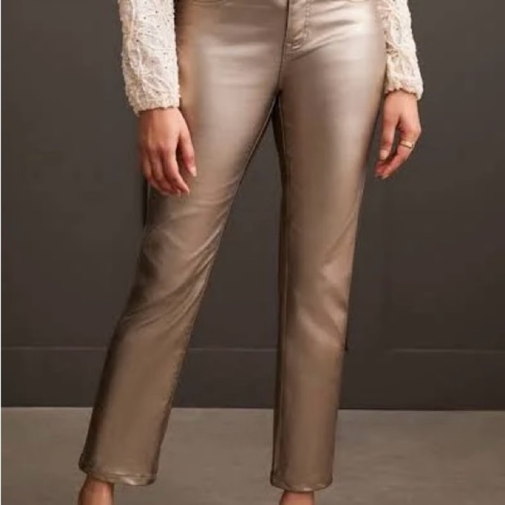 Metallic Gold Cropped Straight Leg Jeans with Tailored Fit
